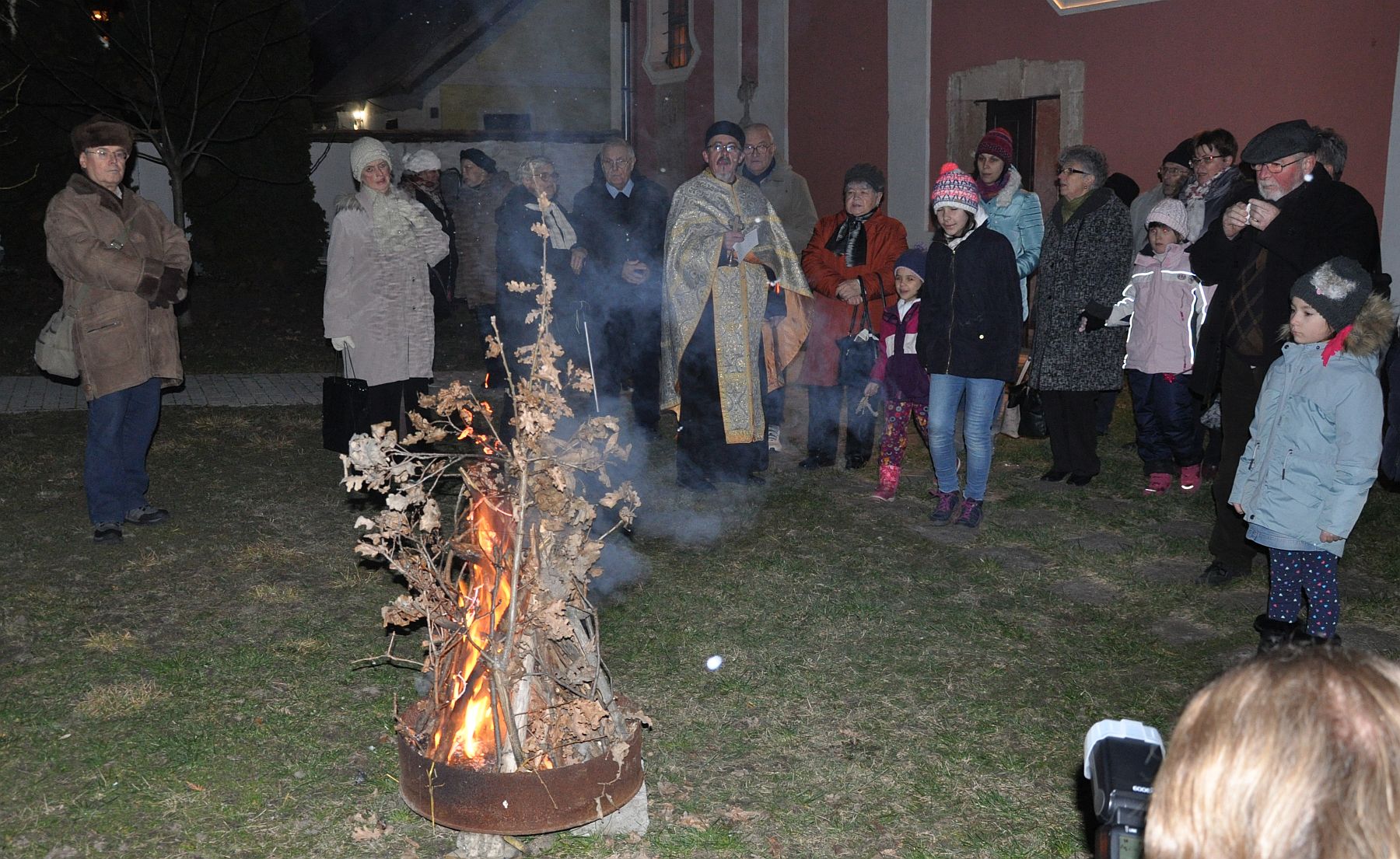 Vecsernyével és tűzgyújtással ünnepelték az ortodox szentestét Székesfehérváron